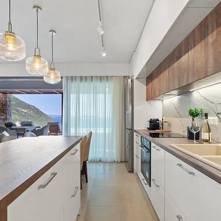 Calliste Vila Evgiros